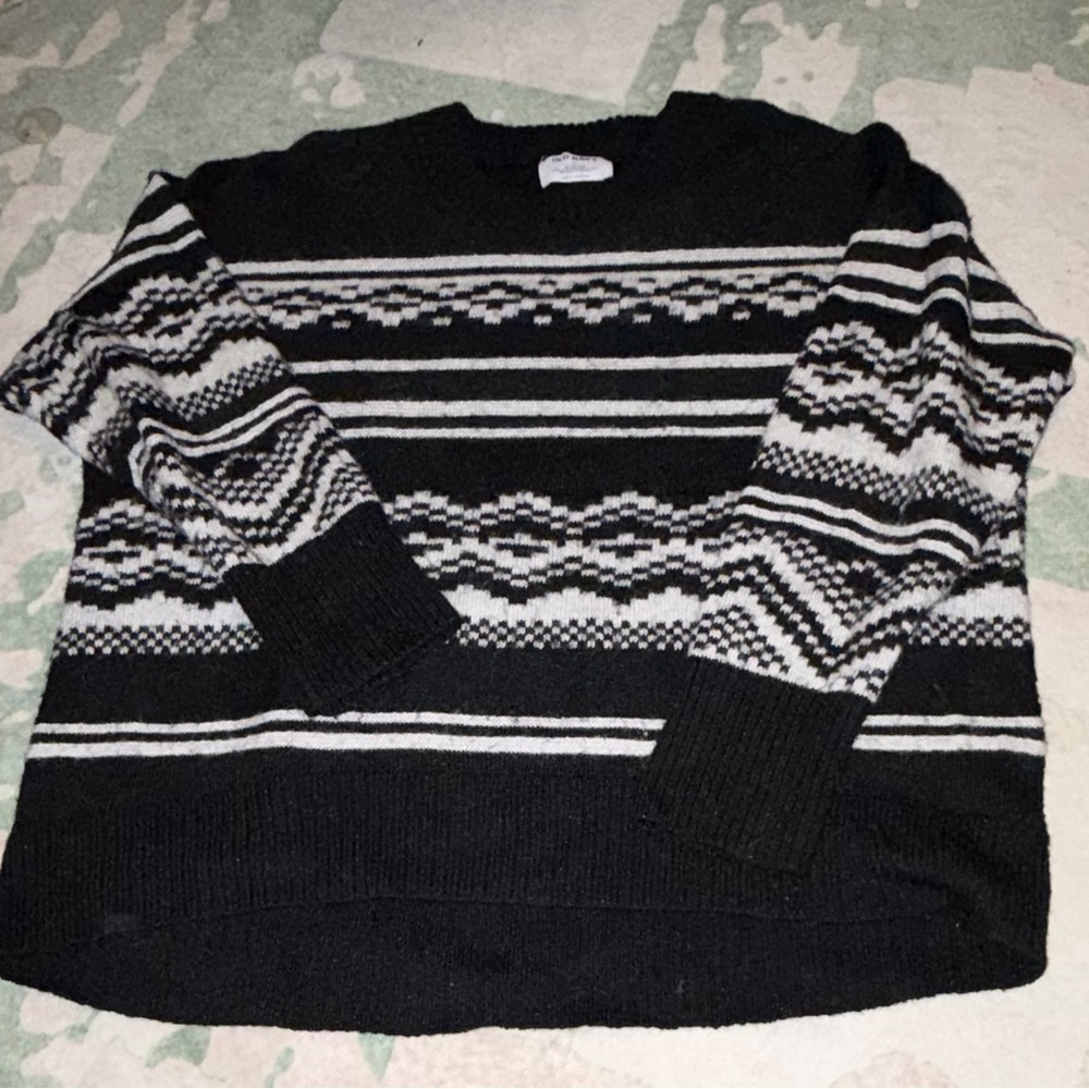 Men's Black and White Patterned Sweater